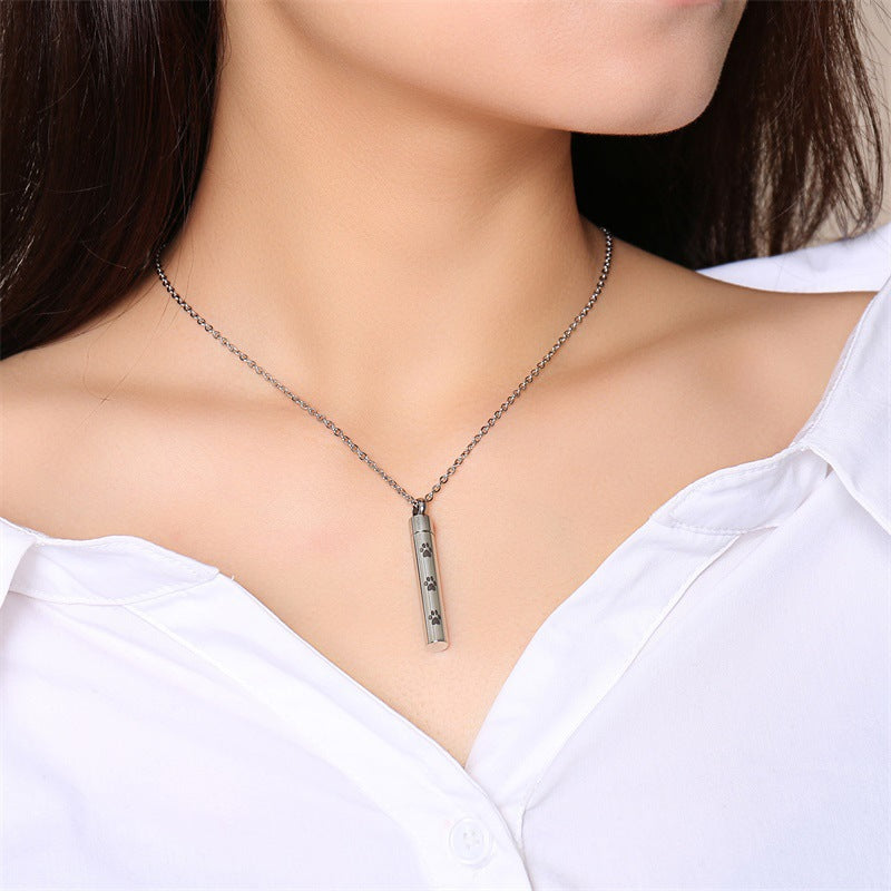 European Beautiful Women's Fashion Jewelry Wholesale Titanium Steel Paw Print Ashes Pendant Necklace