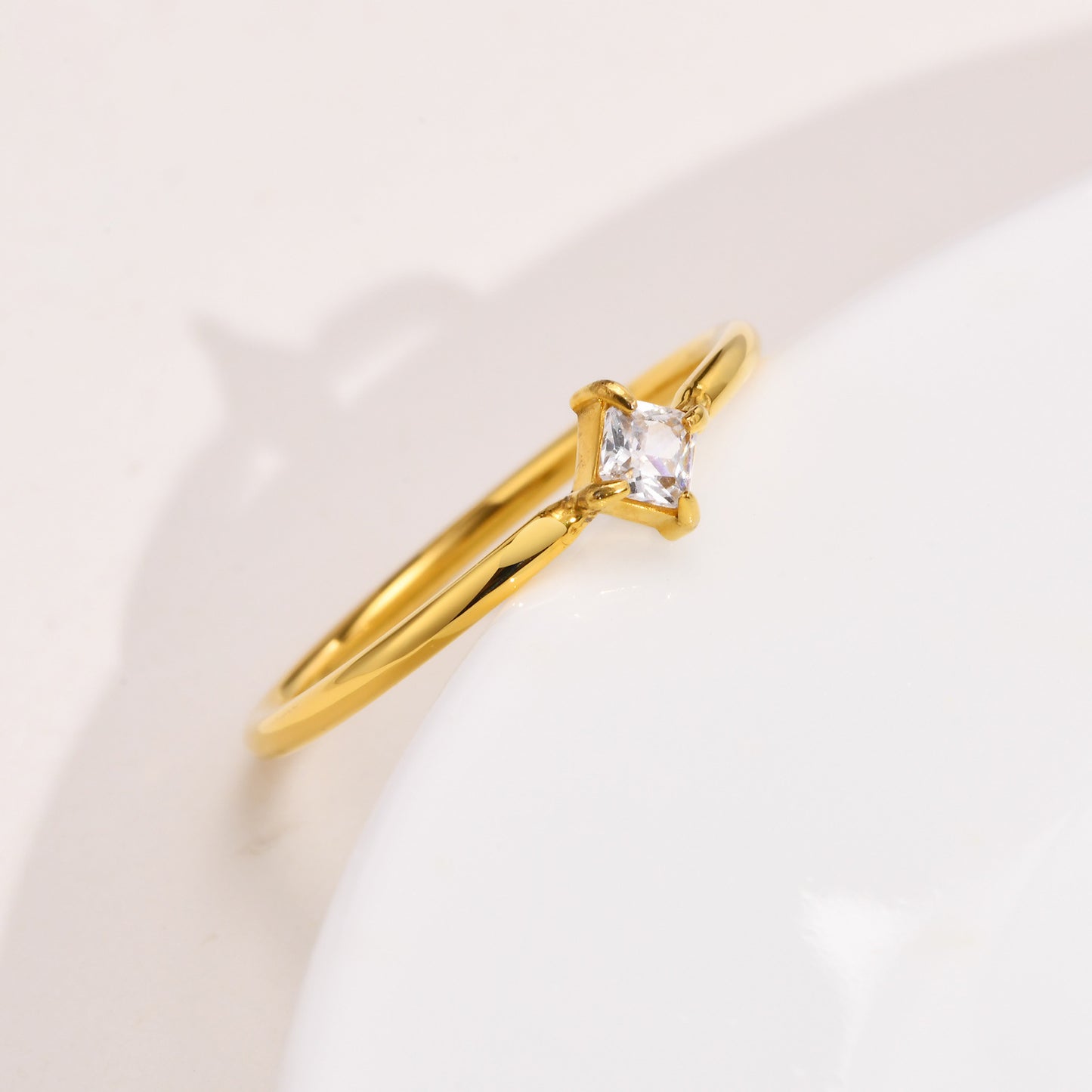 Stainless Steel Glossy Rhombus White Zircon Ring Women's Fashion