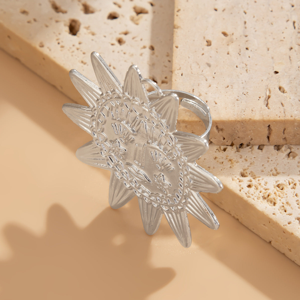 Planderful Vienna Verve Sunflower Ring – Adjustable Alloy Design with Imitation Pearl