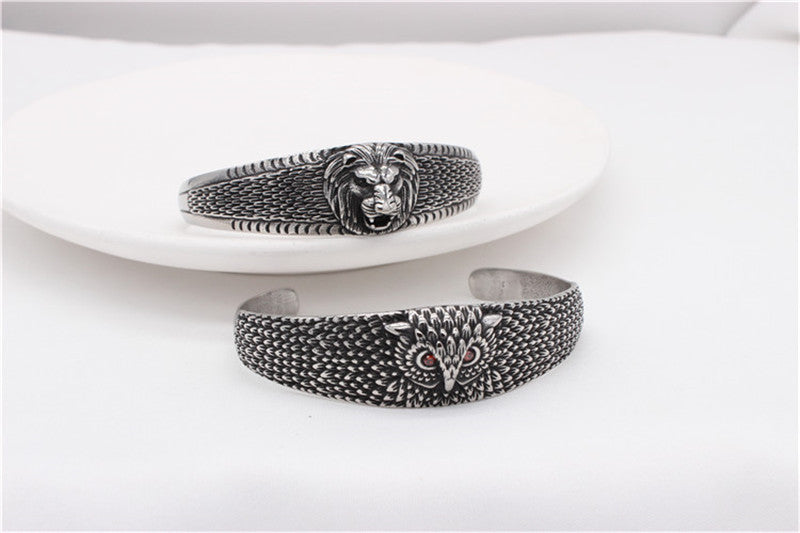 Planderful Titanium Steel Unisex Bracelet With Lion Head Owl Motif For Men And Women Premium Retro Statement Jewelry