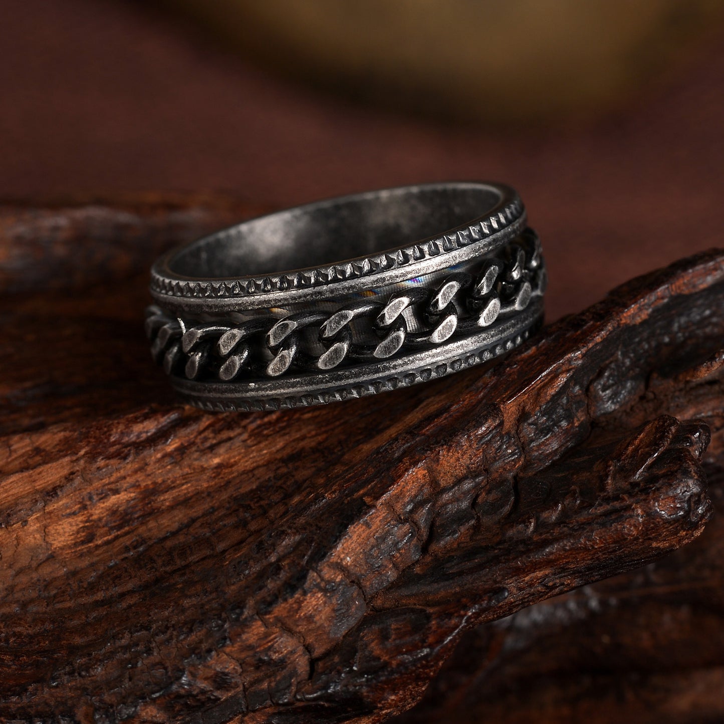 Planderful Everyday Genie Rotating Chain Ring For Men And Unisex Embossed Stainless Steel Silver