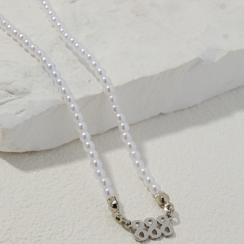 Elegant Pearl Pendant Necklace with Luxurious Design