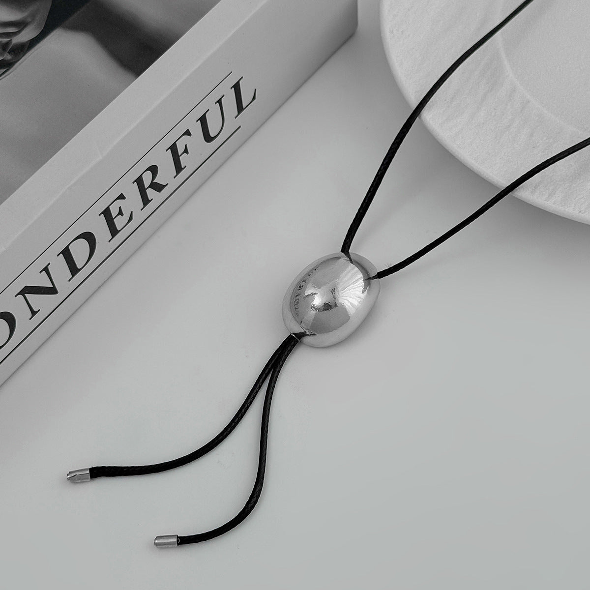 Glossy Semicircle Cord Necklace