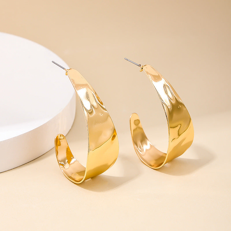 Exaggerated Metallic Crescent Earrings with a Retro Twist