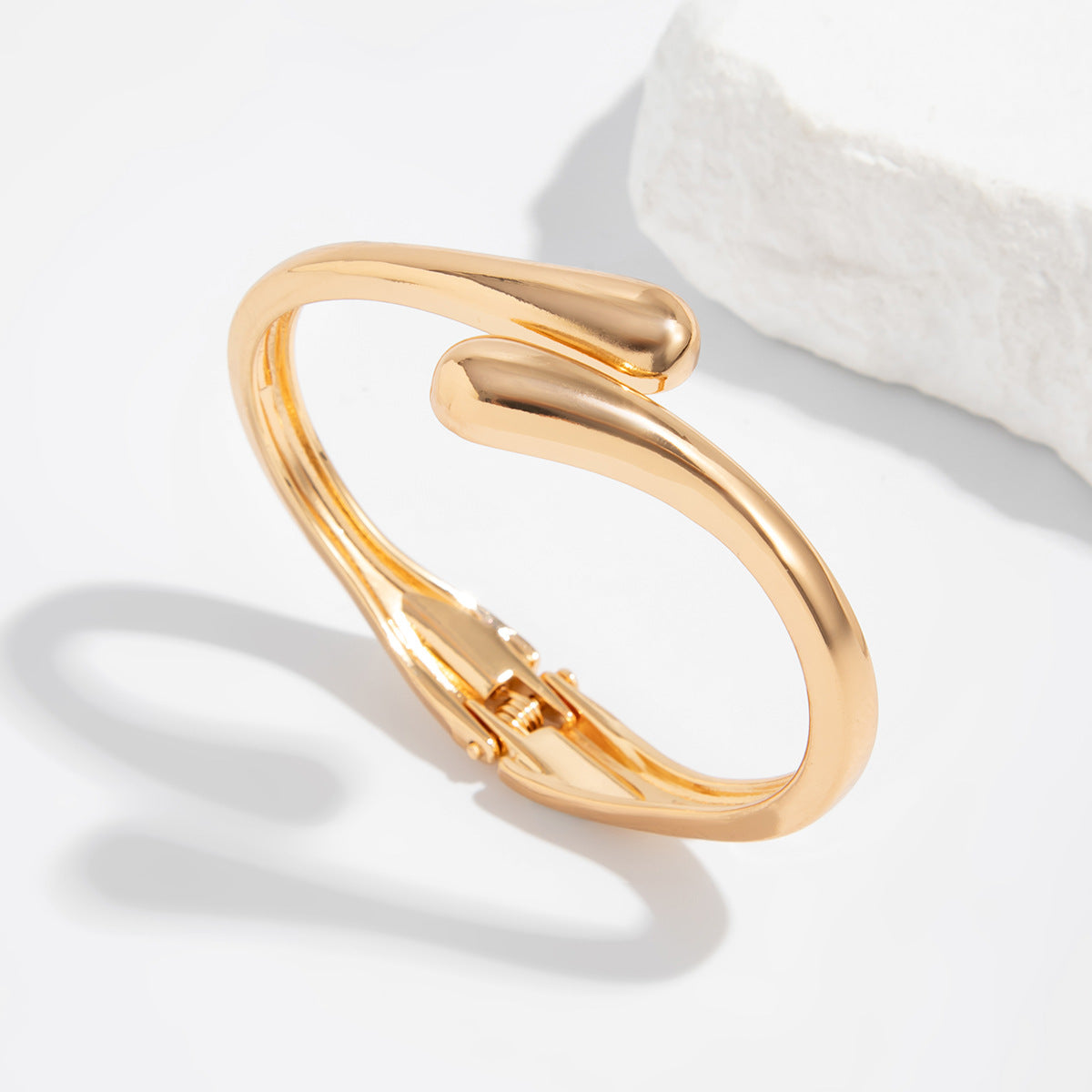 Hot-Selling Hug Open Bracelet Bracelet Alloy Smooth Surface Symmetrical Water Drop Spring