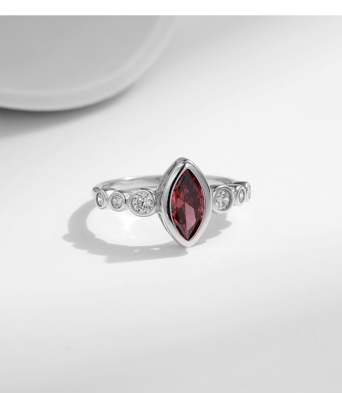 925 Sterling Silver Vintage Zircon Ring