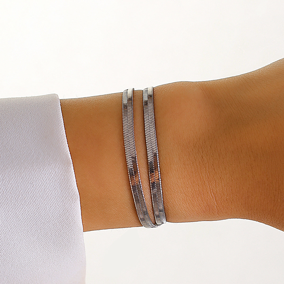 French Dual-Chain Metal Choker Necklace with an Elegant Twist