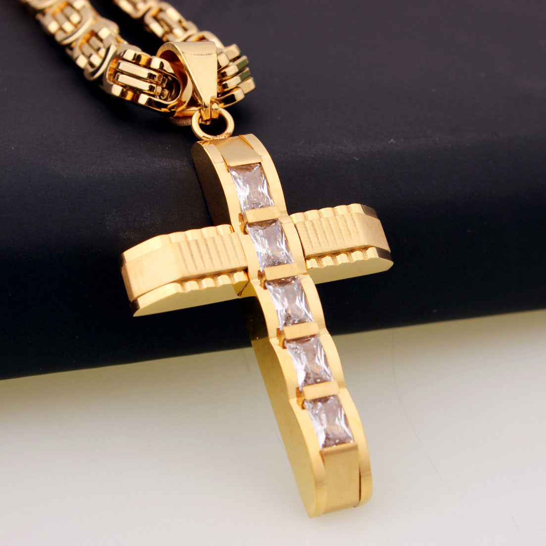 Planderful Everyday Genie Mens Stainless Steel Premium Cross Pendant Hip Hop Zircon Inlay