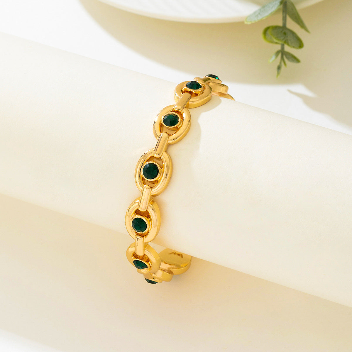 Planderful Vienna Verve Bracelet – Stylish Retro Metal Ring with Black Eye Gem