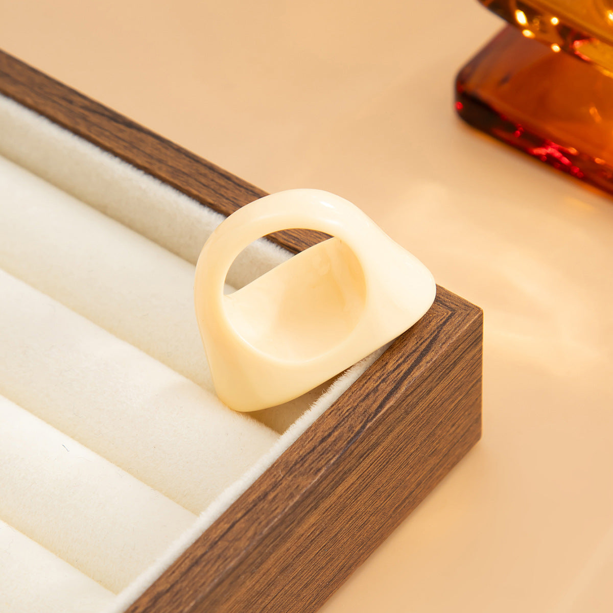 Planderful Vienna Verve Oval Index Finger Ring for Women Geometric Resin Jewelry Statement