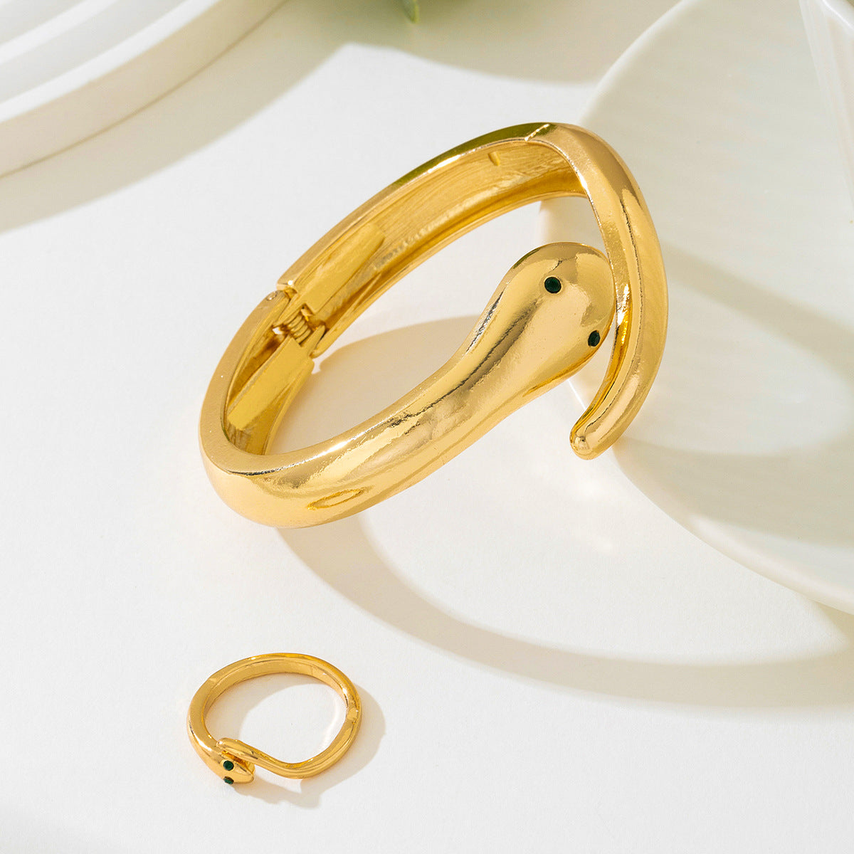 Planderful Vienna Verve Jewelry Set – Fashionable Metal Snake Design
