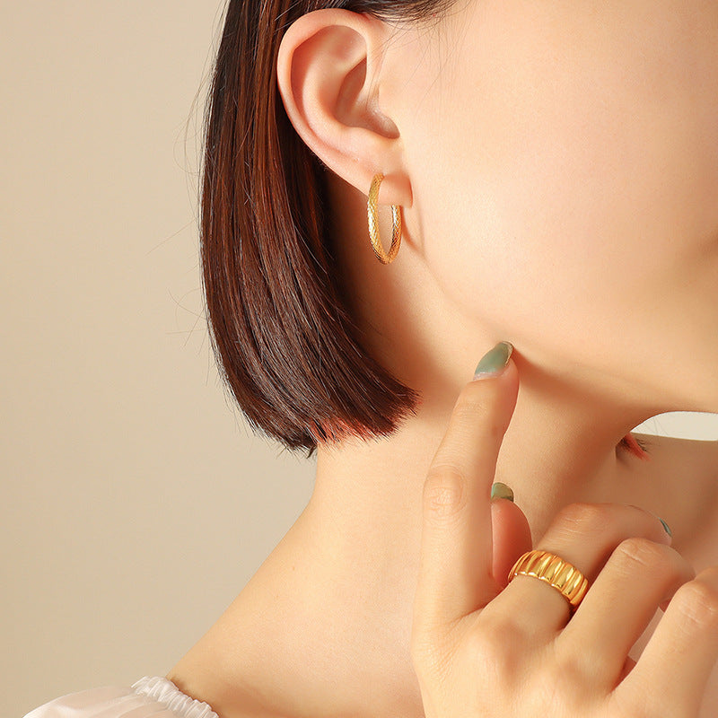Luxurious Gold-Plated Circular Earrings with a Fashionable Twist