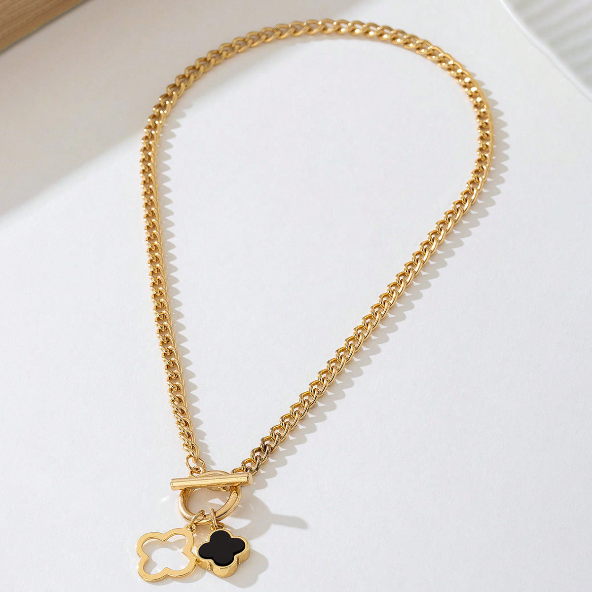 Planderful Vienna Verve Necklace – Elegant Metal Chain Four-Leaf Clover Design