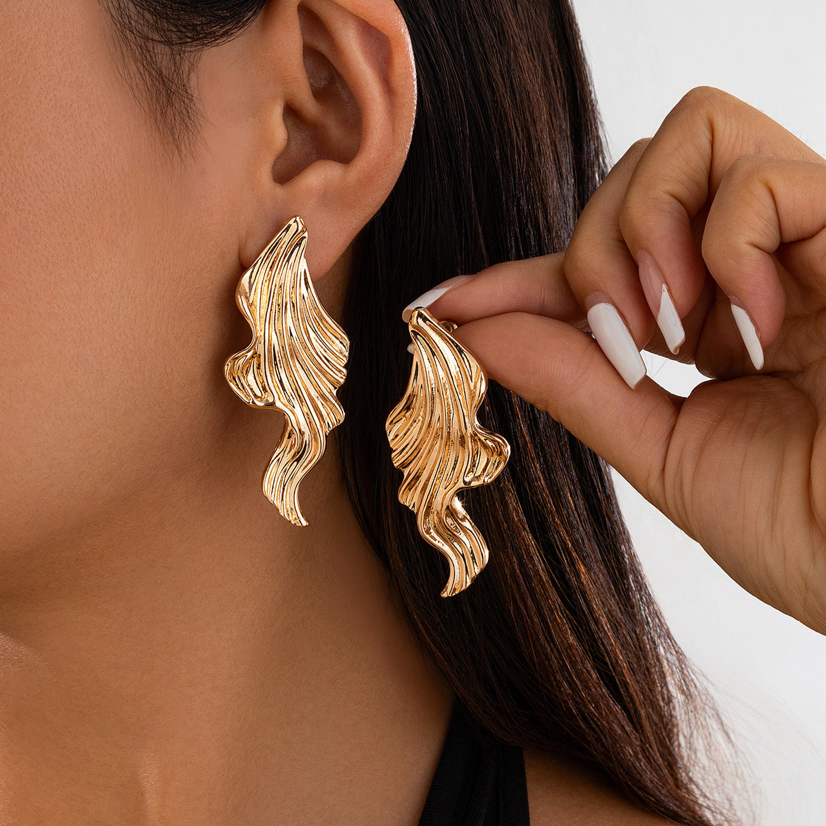Planderful Vienna Verve Earrings – Personalized Alloy Wavy Fishtail Design