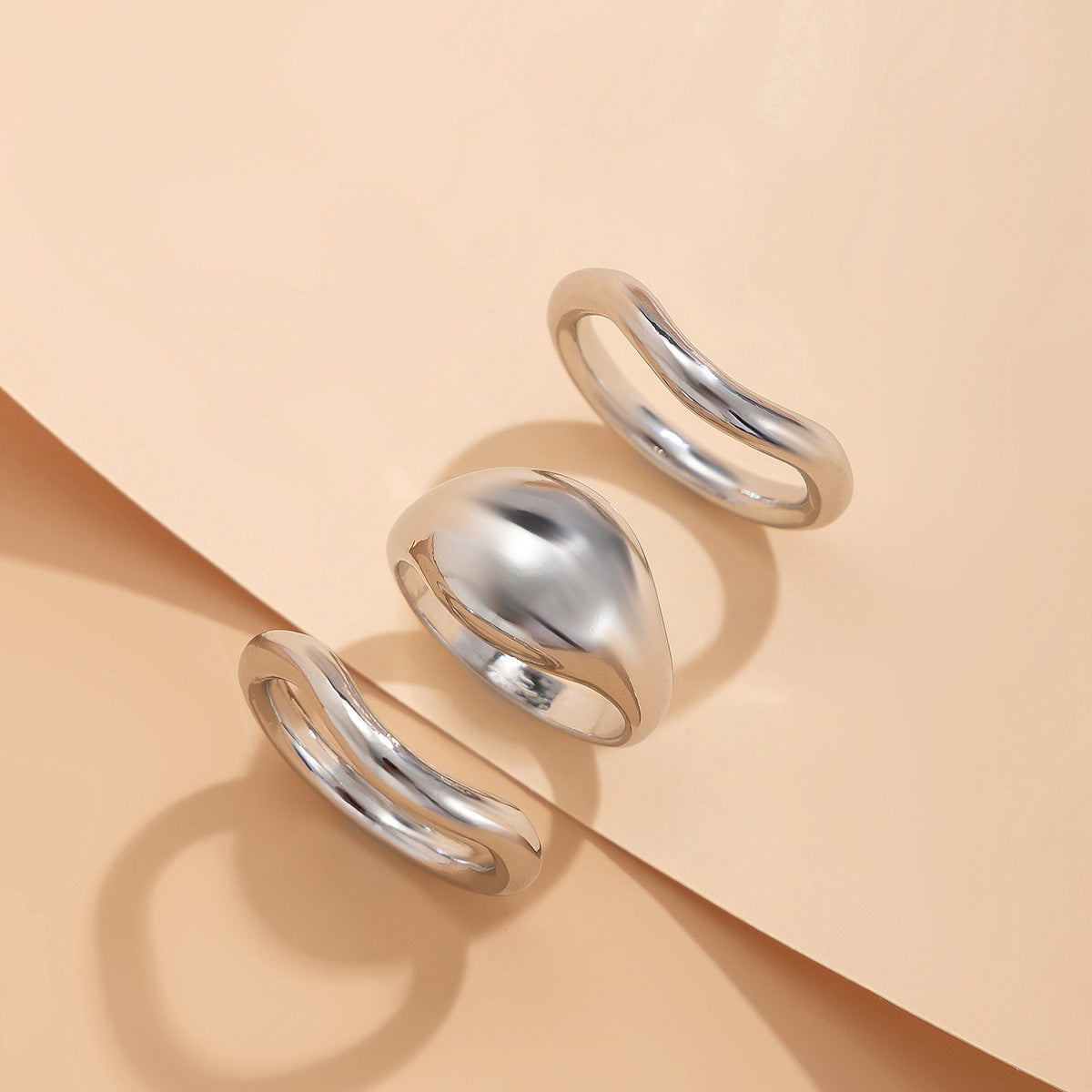 Planderful Vienna Verve Ring Set – Unique Hollow Liquid Design