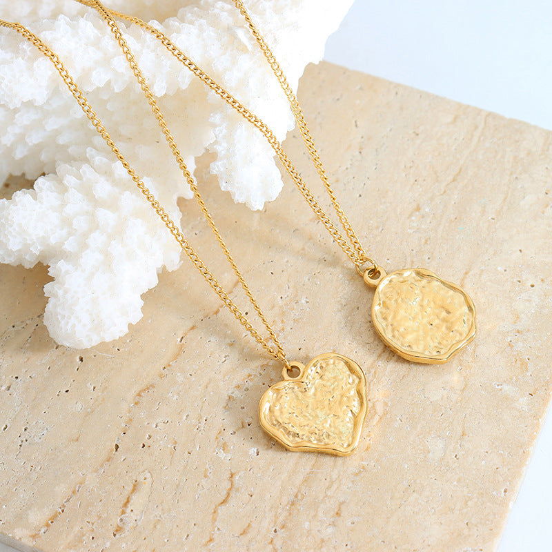 Heartfelt Vintage Baroque Pendant Necklace - Wholesale for Women's Fashion