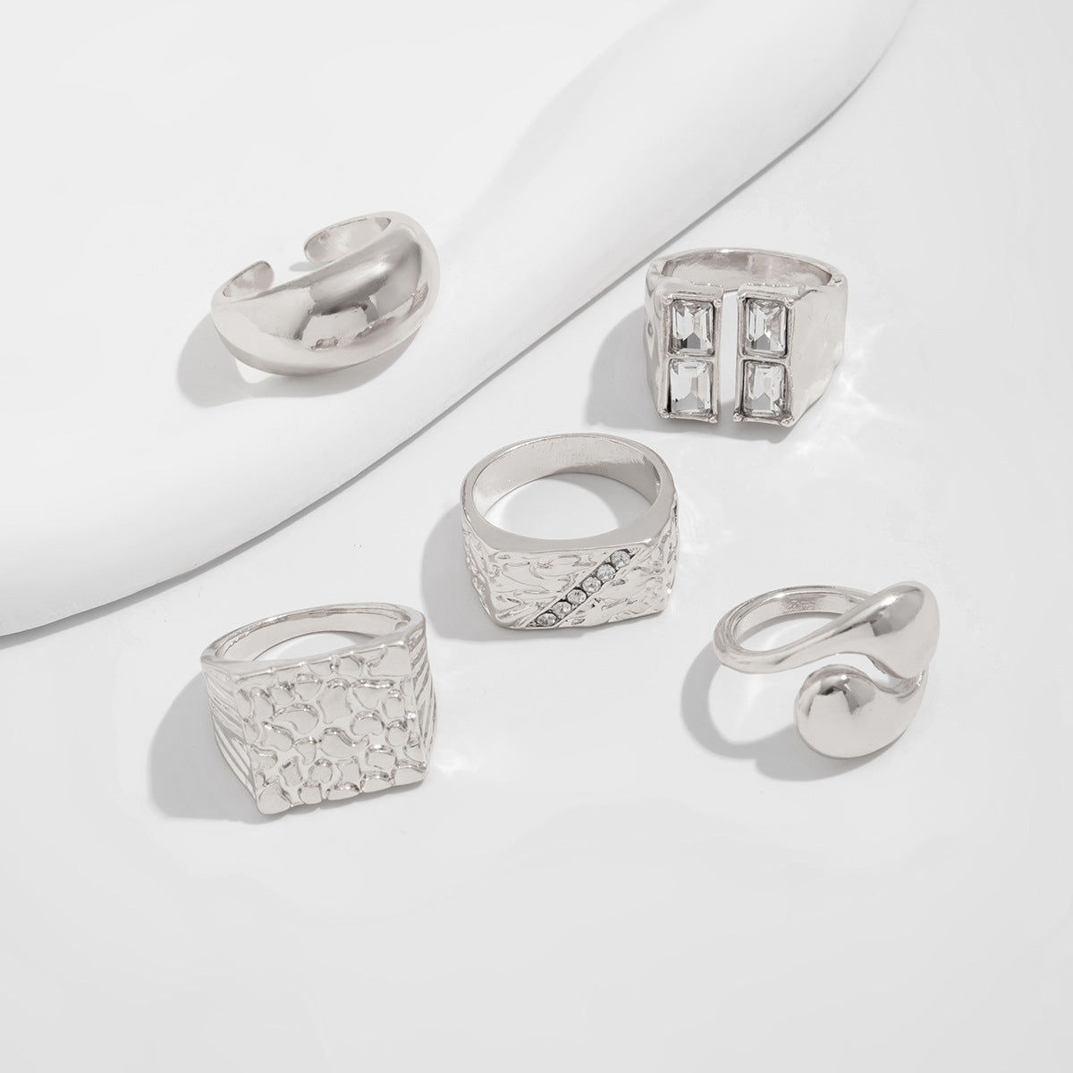 Planderful Vienna Verve Ring Set – Retro Micro-Inlaid Design