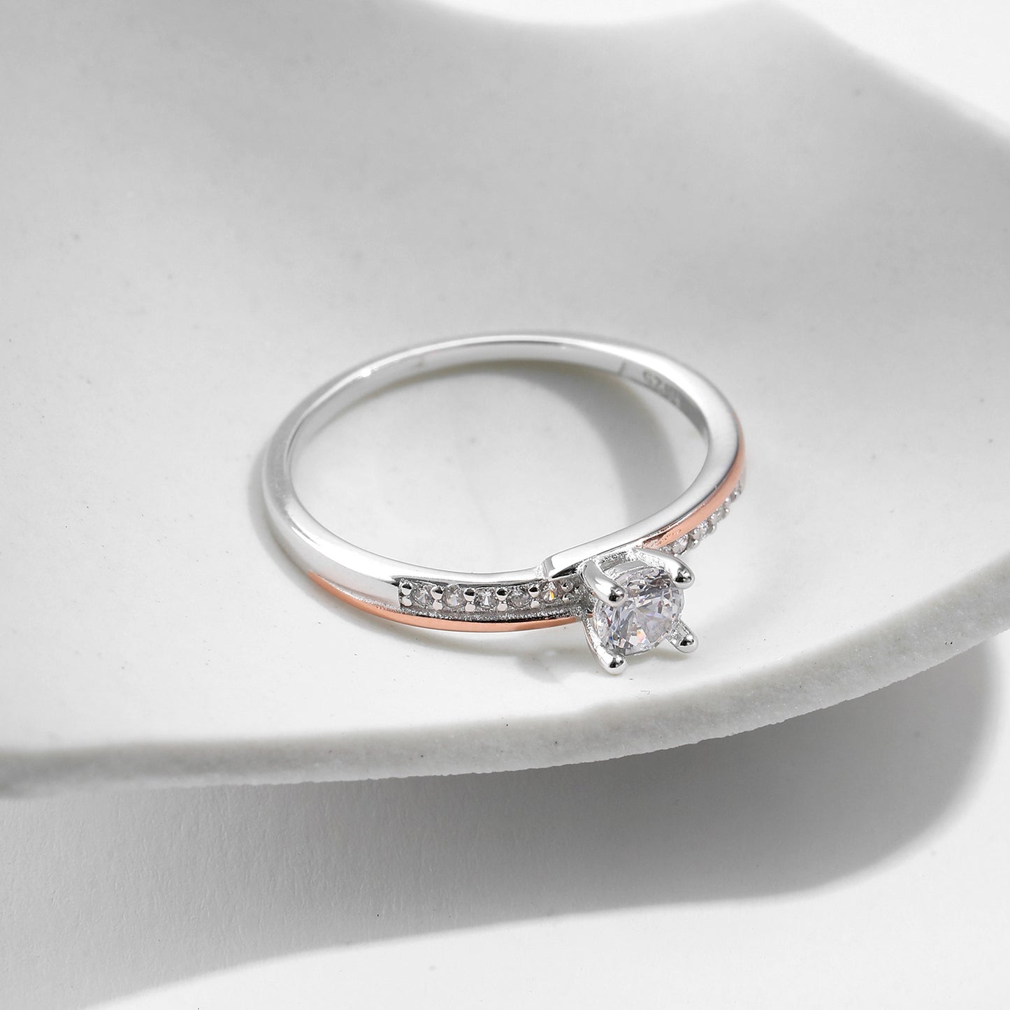 Planderful Everyday Genie Ring – Light Luxury Rose Gold Design with Sparkling Zircon