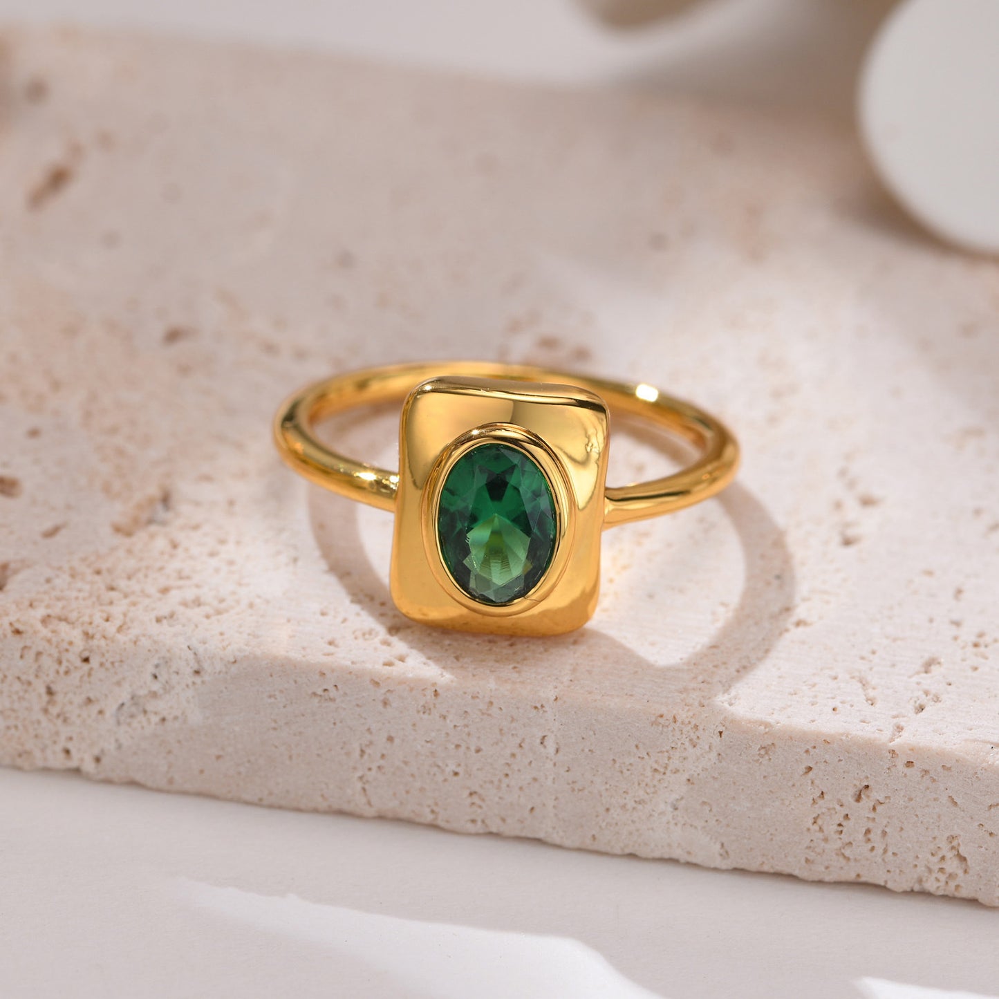 Copper Female Personality Niche Inlaid Green Zircon Ring