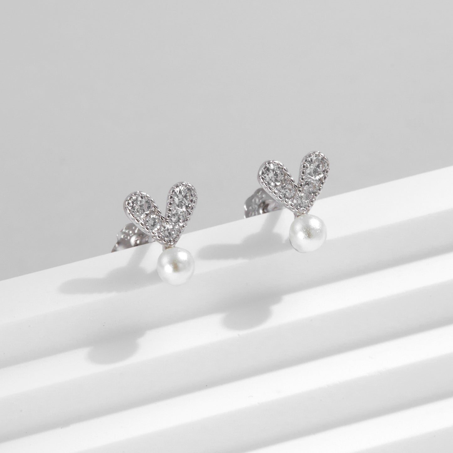 Planderful Everyday Genie Earrings – Exquisite Zircon and Pearl Design
