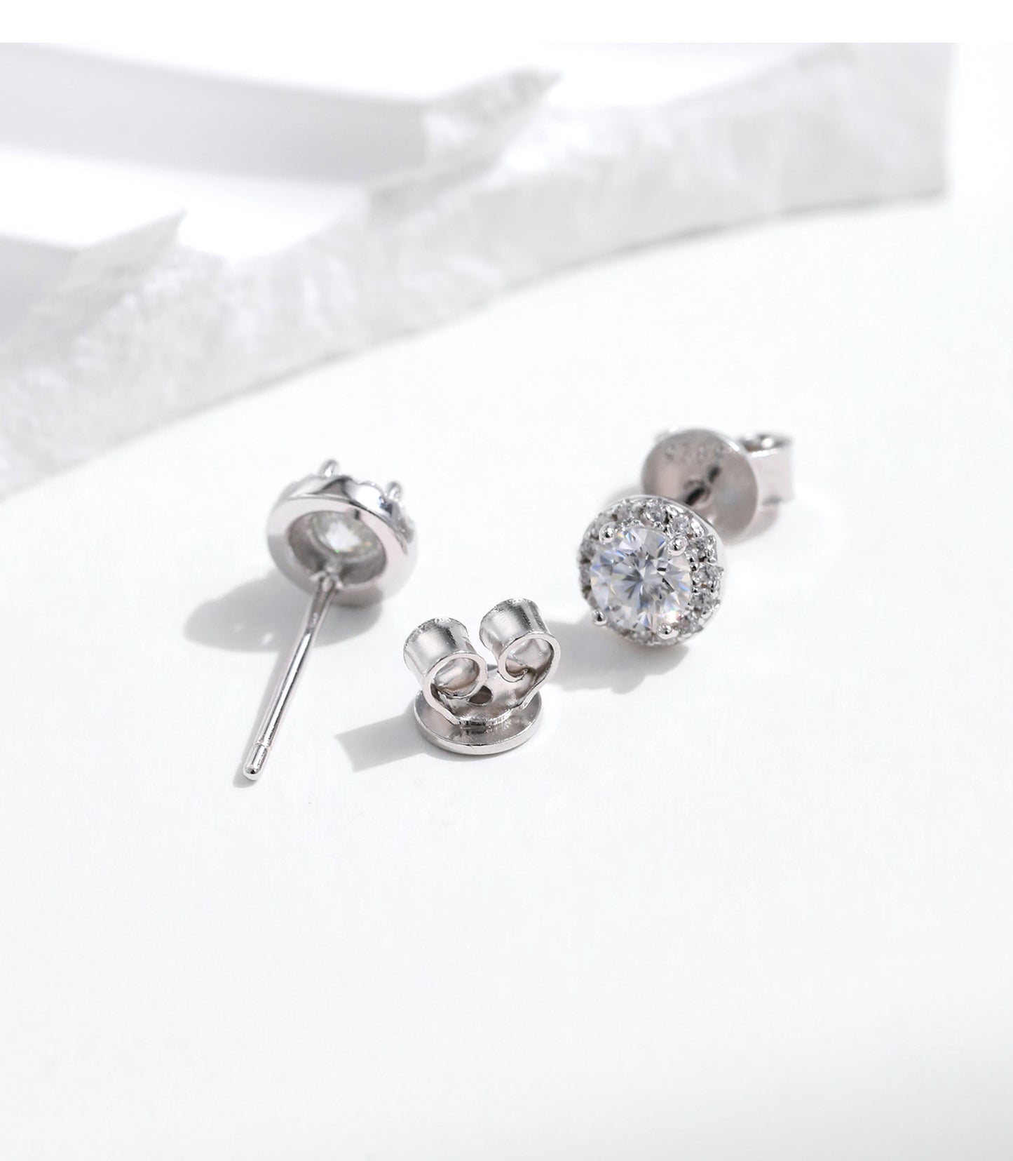 Planderful Moissanite Sparkling Earrings – Elegant Light Luxury Design