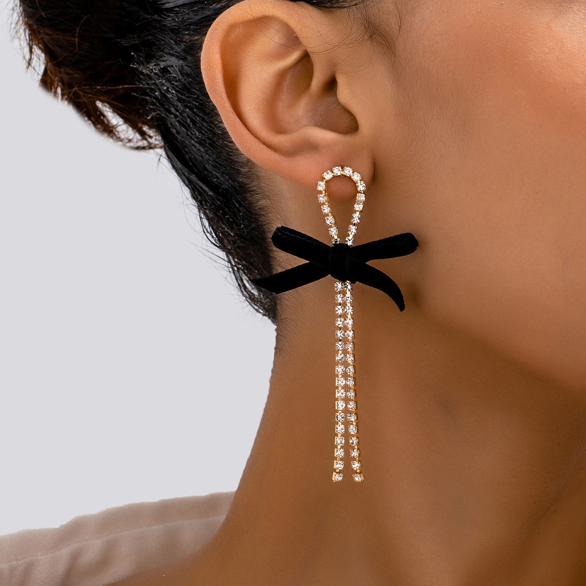 Planderful Vienna Verve Earrings – Elegant Rhinestone Bow Tassel Design