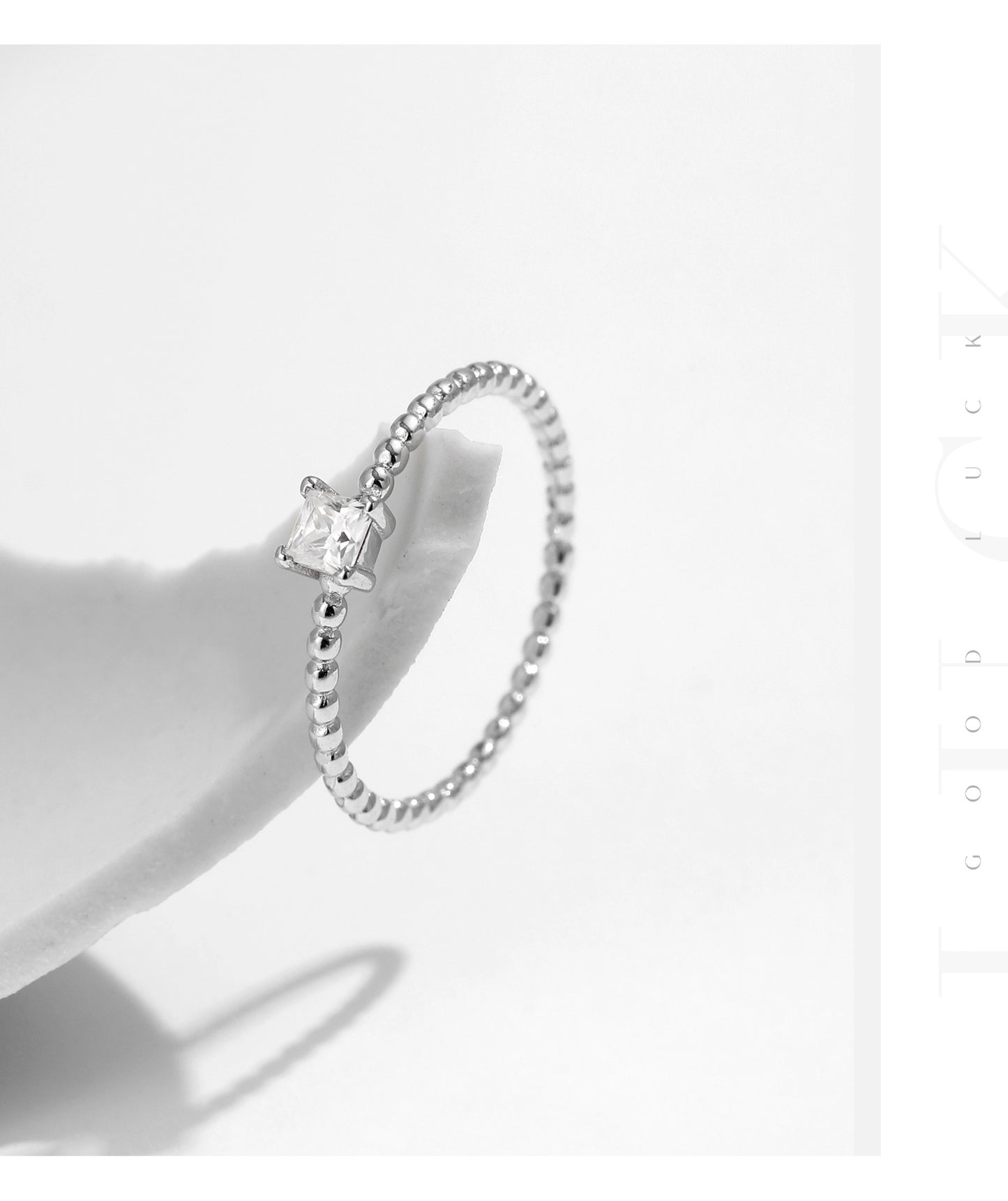 Planderful Moissanite Sparkling Ring – Elegant Geometric Design with Moissanite Beads