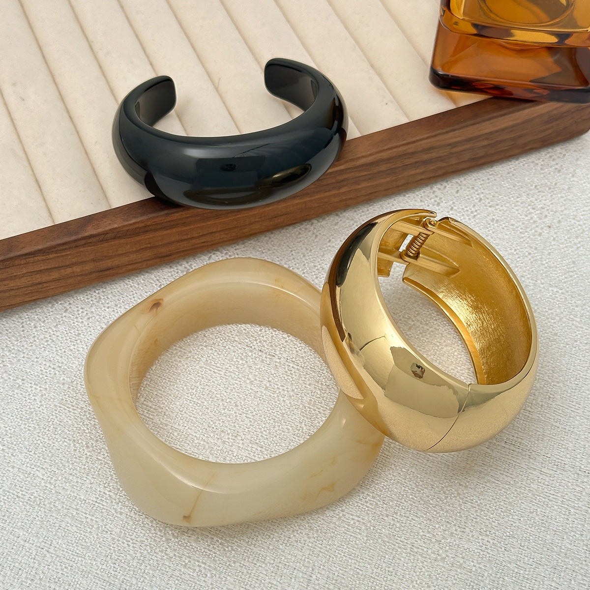 Design Light-Sensitive Surface Ring Opening Bracelet Smudging Irregular Bracelet