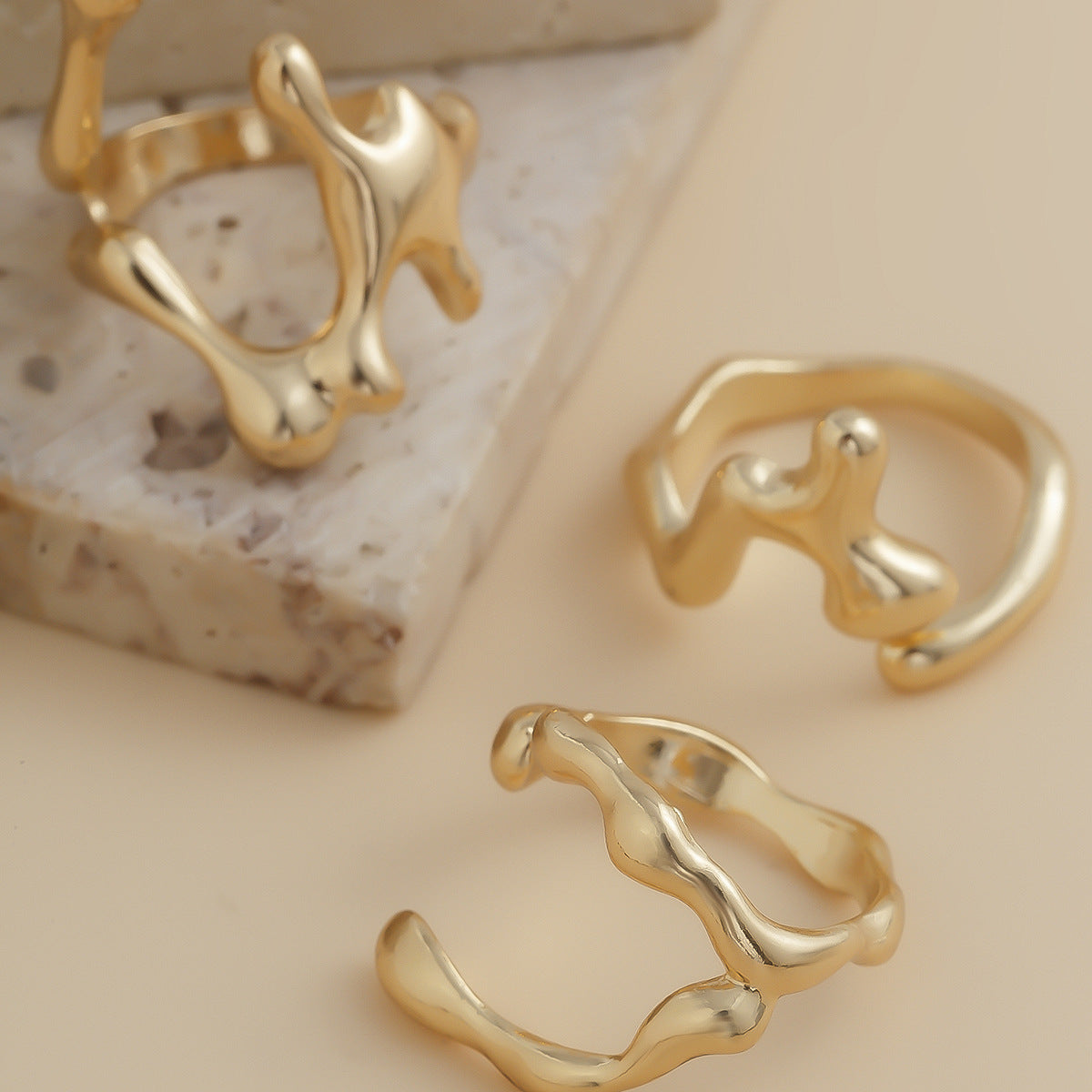 Planderful Vienna Verve Ring Set – Unique Hollow Liquid Design