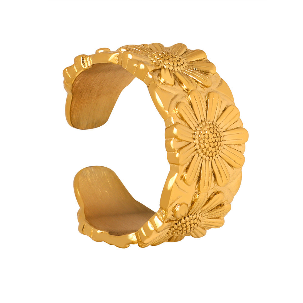 Luxurious 18K Gold Plated Steel Ring with Timeless Floral Design