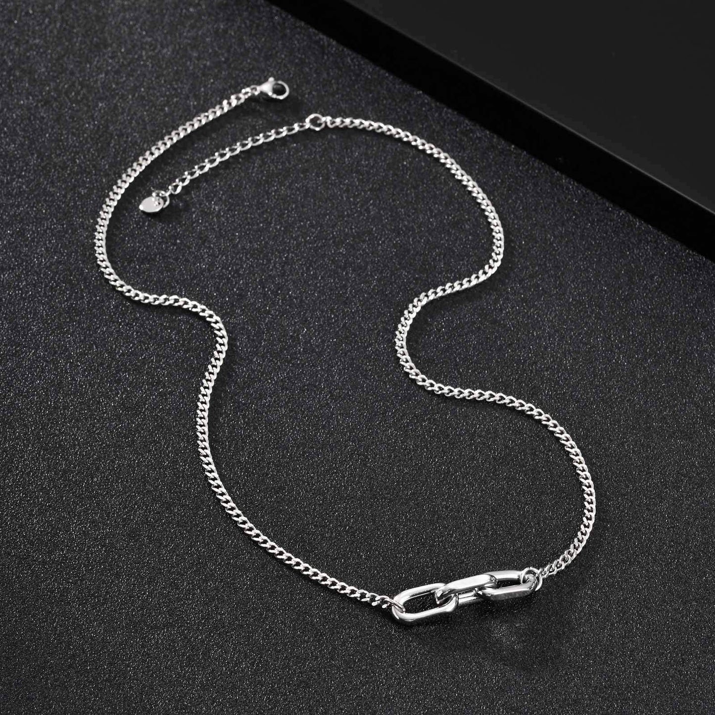 Unisex Collarbone Chain – Stainless Steel Minimalist Three Square Ring Grinding Chain Necklace