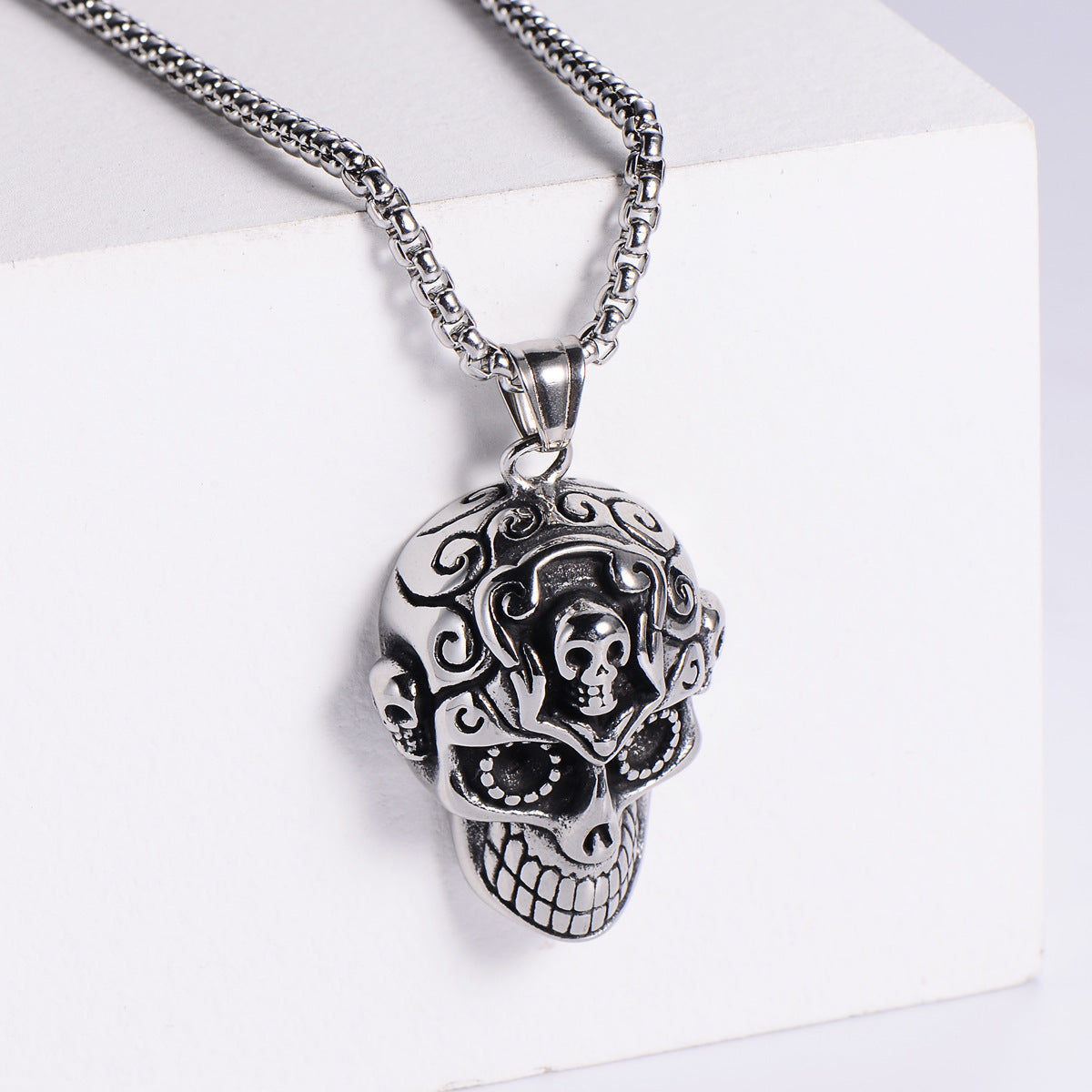Personalized Multi-Color Skull Pendant Necklace for Men - Retro Punk Stainless Steel Design