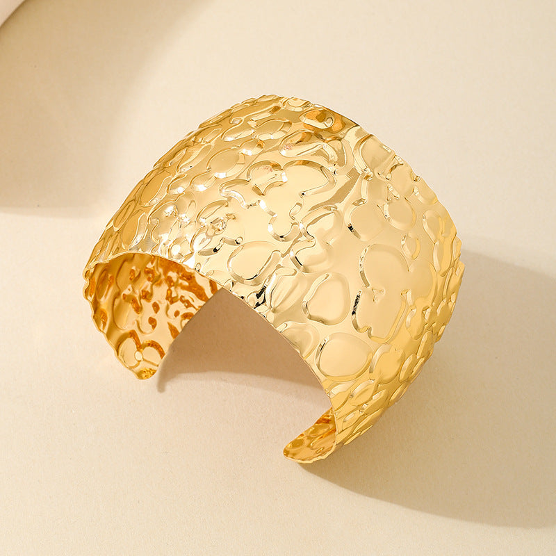 Planderful Vienna Verve Bracelet – Exaggerated Curved Metal Design