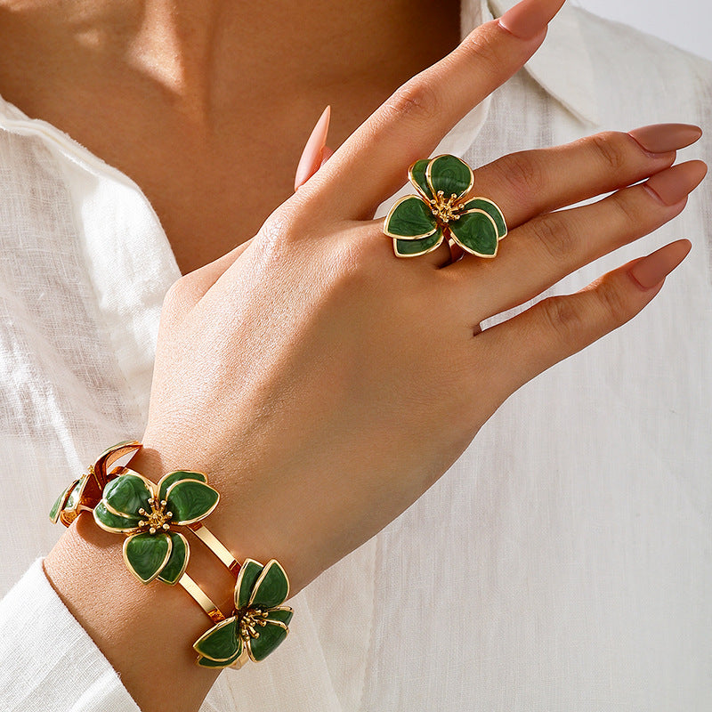 Green Flower Jewelry Set for Women by Planderful