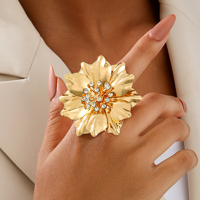 Exaggerated Metal Gold Flower Ring for Stylish Women