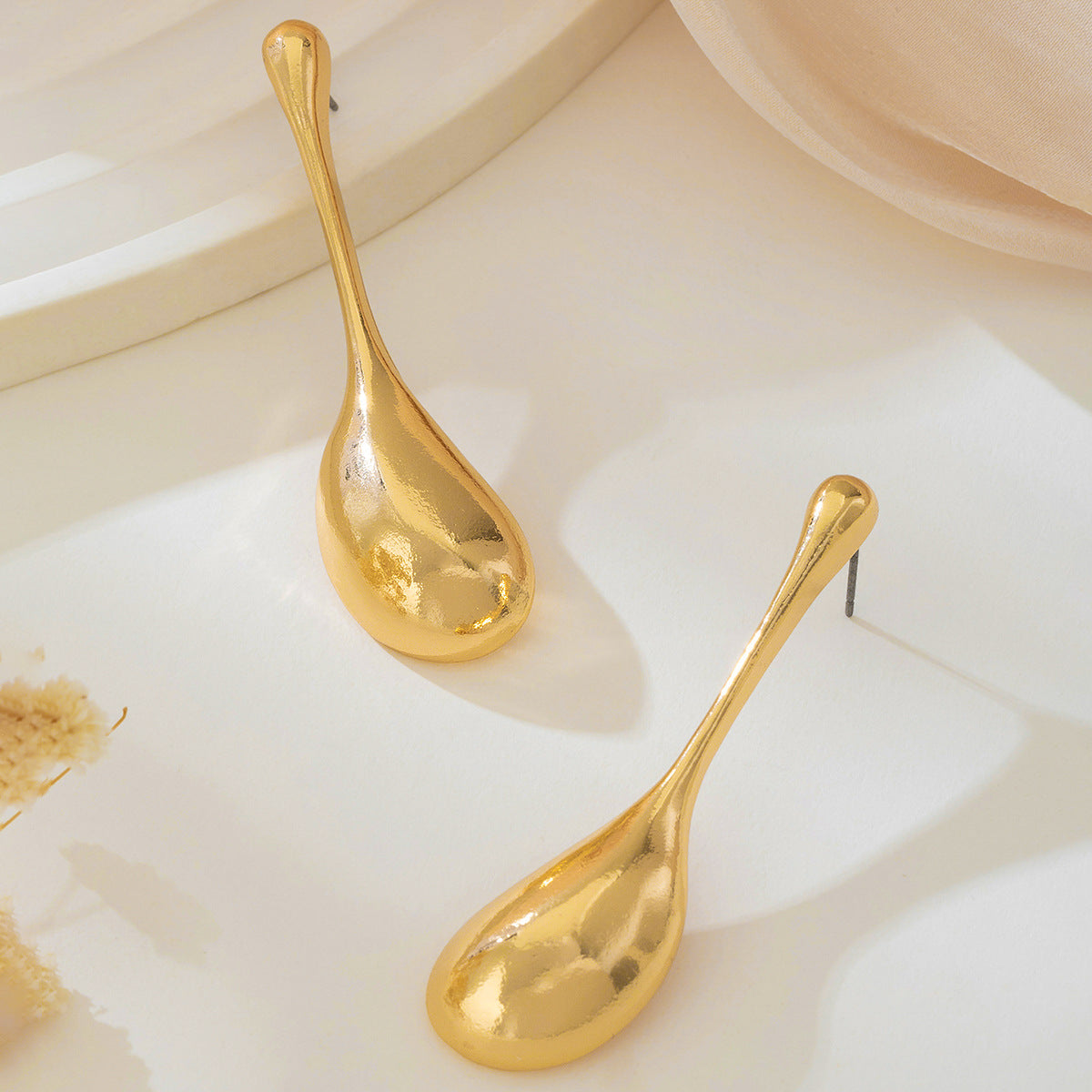 Planderful Vienna Verve Earrings – Elegant Metal Water Drop Design
