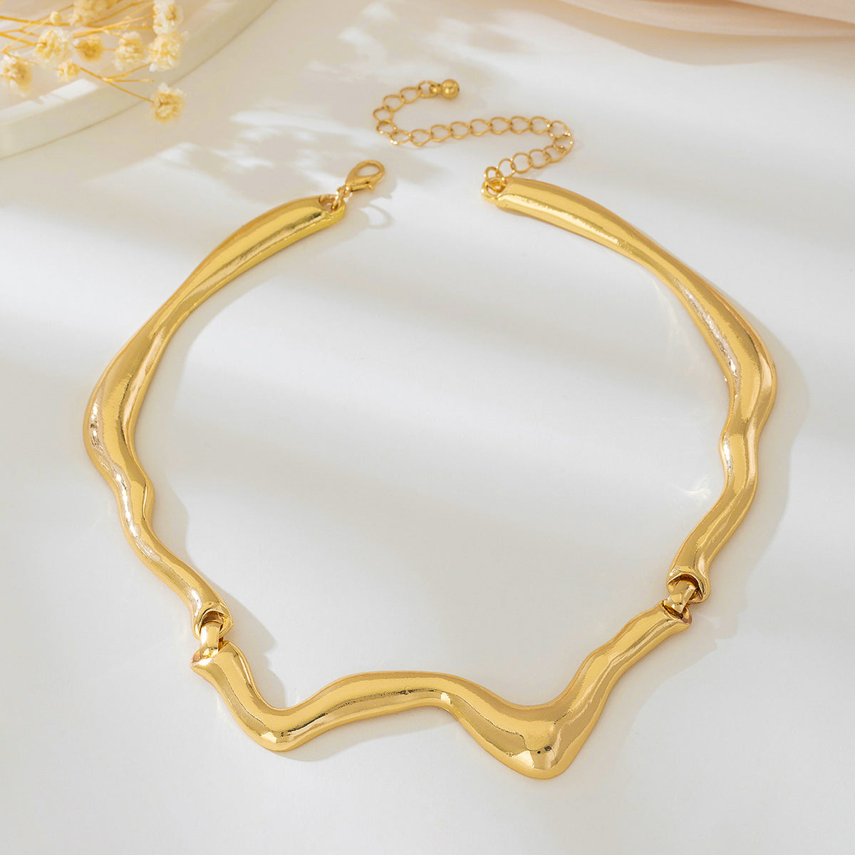 Planderful Vienna Verve Necklace – Exaggerated Heavy Metal Gold Design