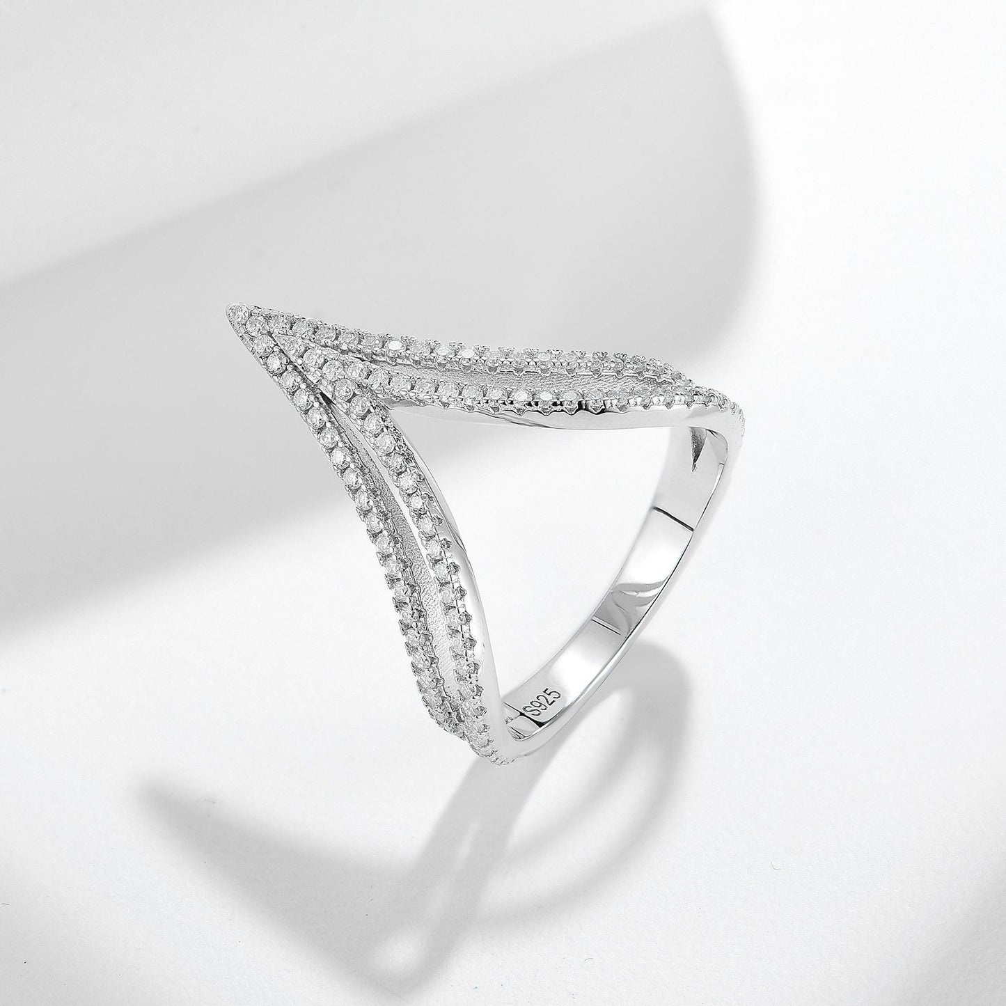 Ins Style Niche Design Double V Hollow Moissanite Row Ring S925 Silver Plated 18k Platinum Women's Daily Wear