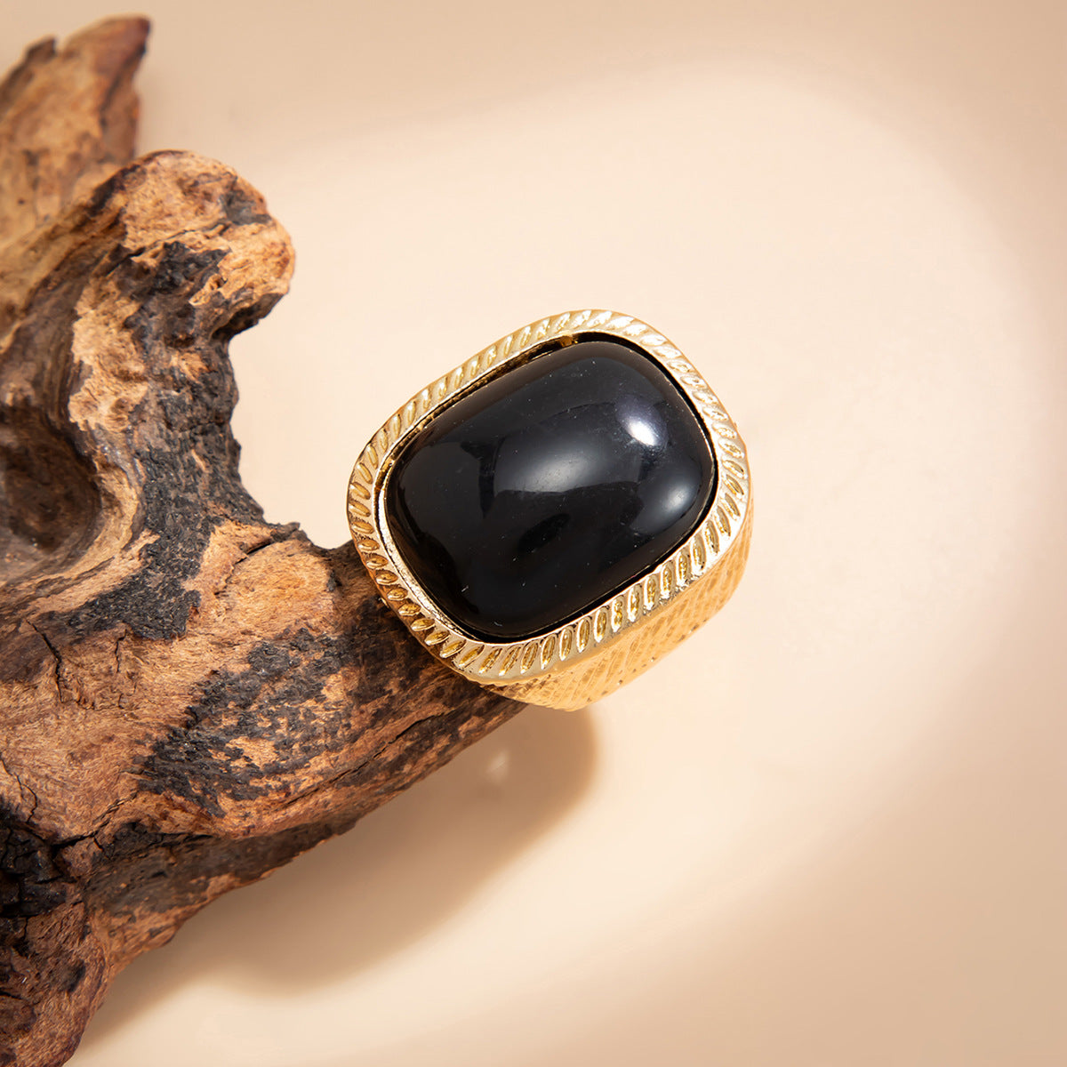 Planderful Vienna Verve Geometric Ring For Women Versatile Vintage Square Stone Statement