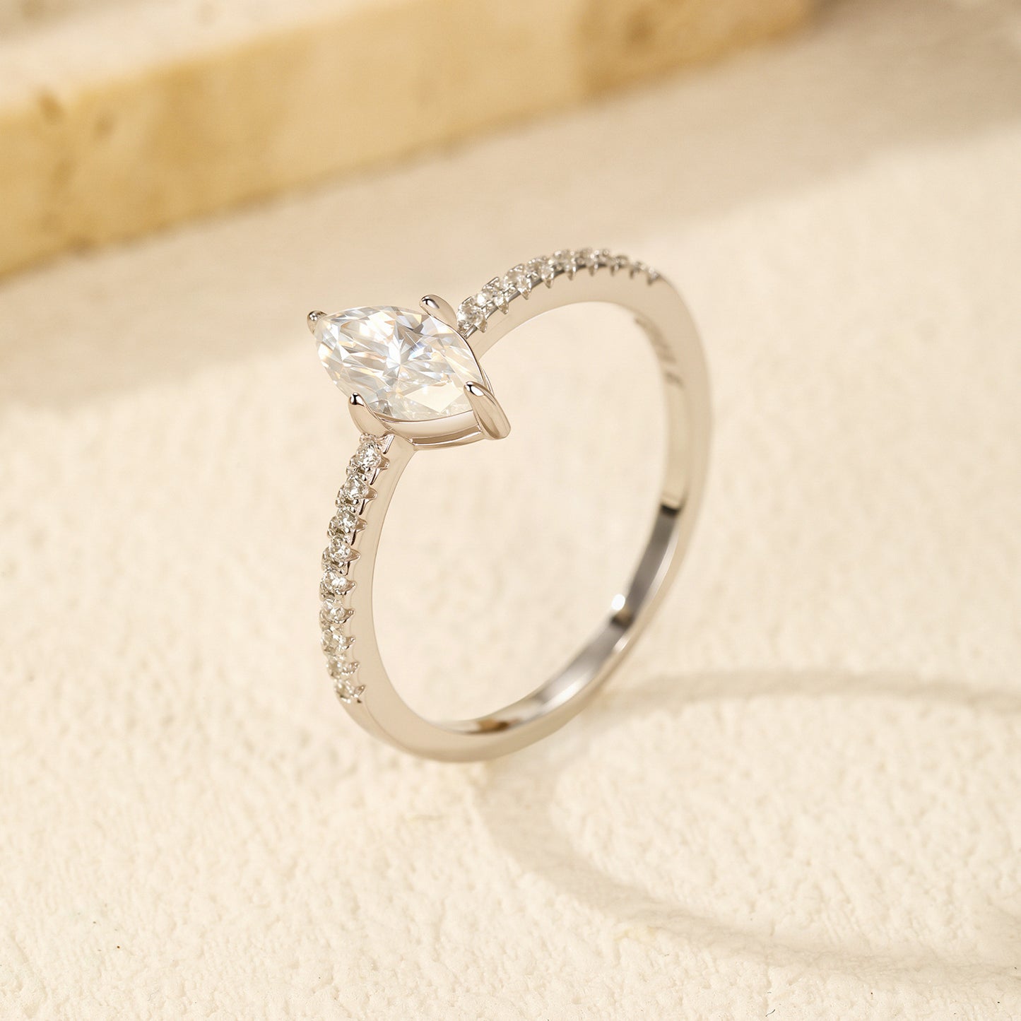 Planderful Moissanite Sparkling Ring – High-End Luxury with Rhombus Design