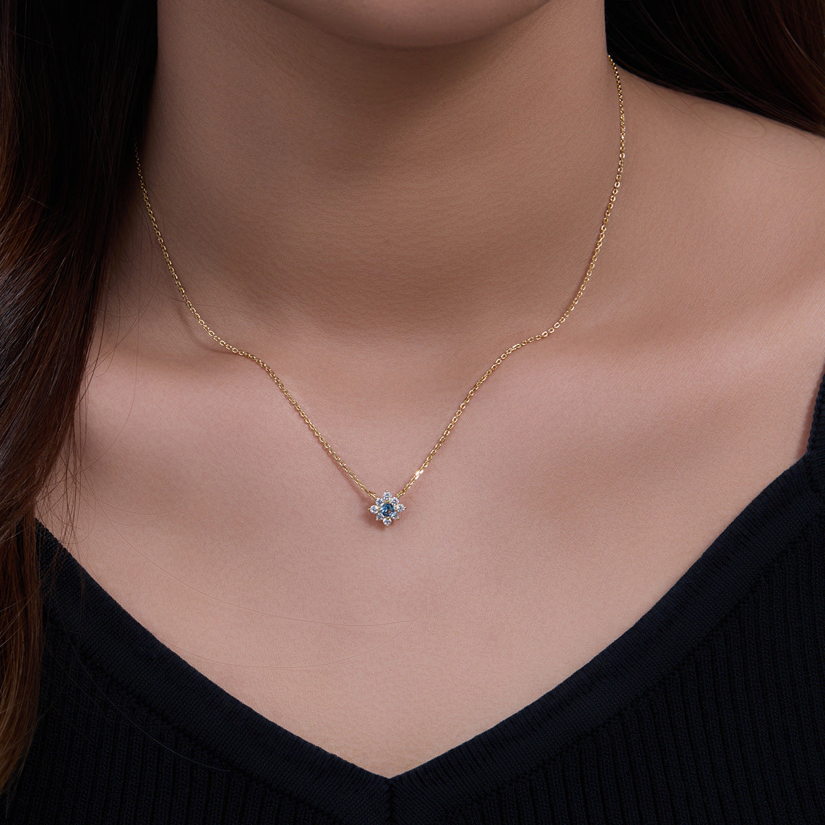 Small Fresh Flower Inlaid Zircon Pendant Necklace S925 Silver Slightly