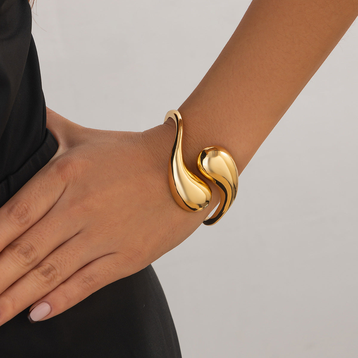 Planderful Vienna Verve Water Drop Hug Bracelet For Women Exaggerated Spring Opening Statement Jewelry
