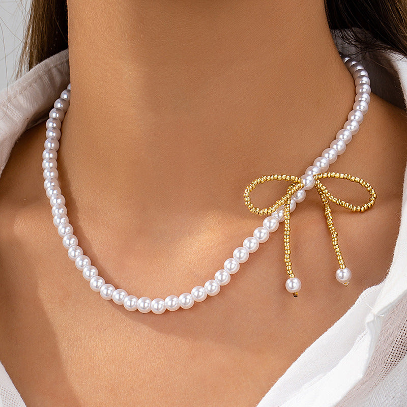 Planderful Vienna Verve Necklace – Exquisite Imitation Pearl Bow Design