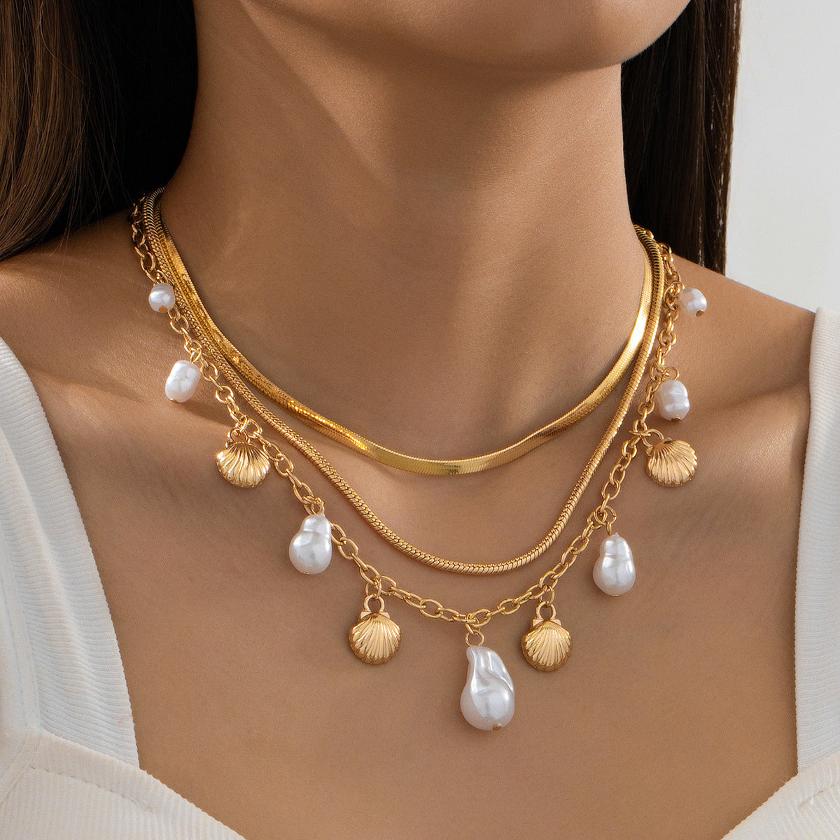 Planderful Vienna Verve Necklace – Elegant Metal Chain with Imitation Pearl Pendant