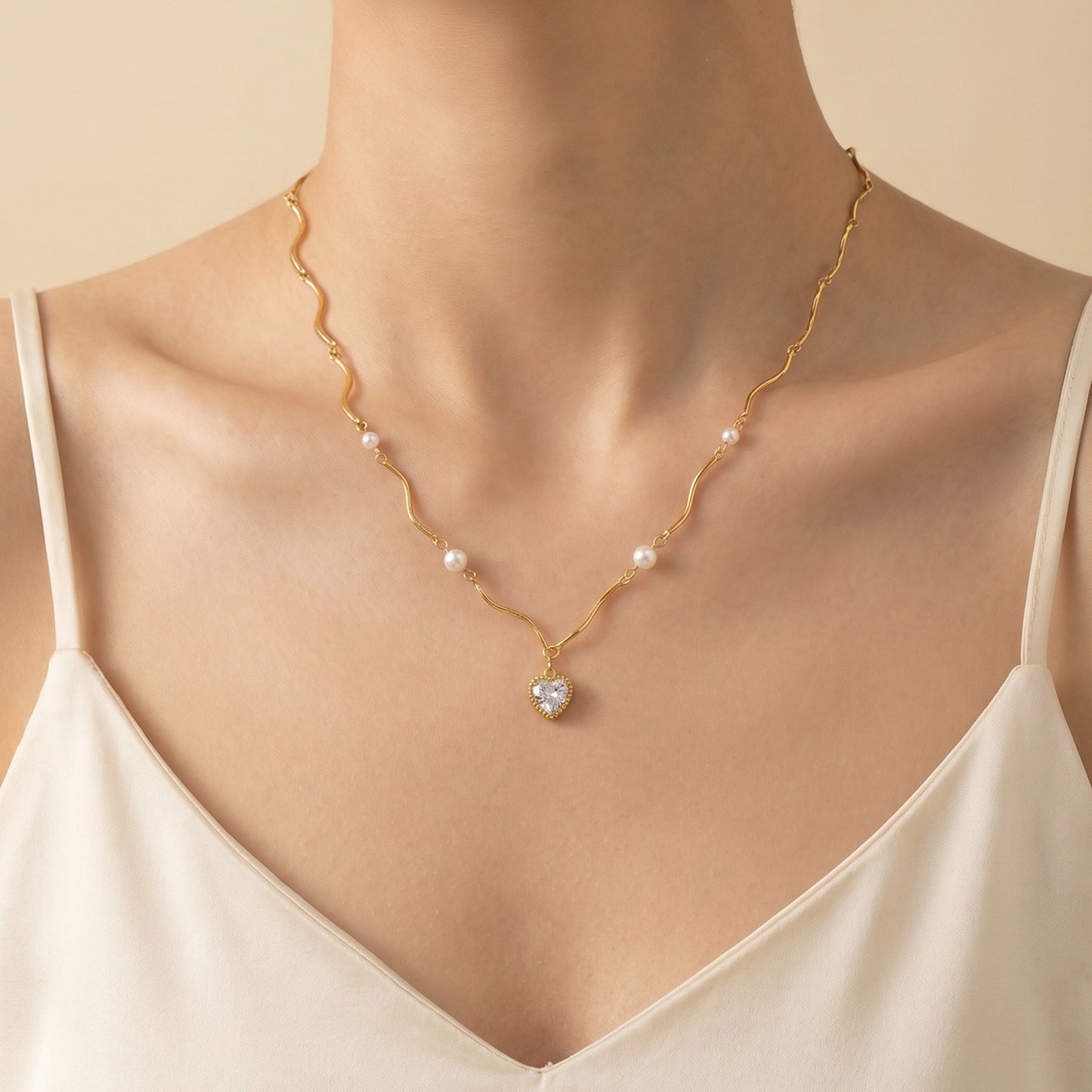 Stainless Steel Imitation Pearl Heart-Shaped Wavy White Zirconium Gold Premium Necklace