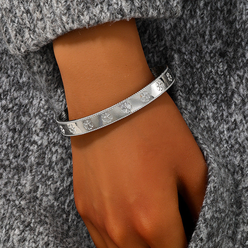 Grand Clover Charm Bracelet - Elegant Vienna Verve Collection