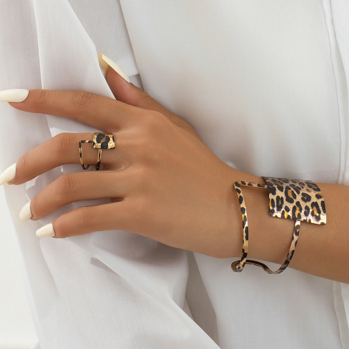 Planderful Vienna Verve Jewelry Set – Fashionable Irregular Leopard Print Design