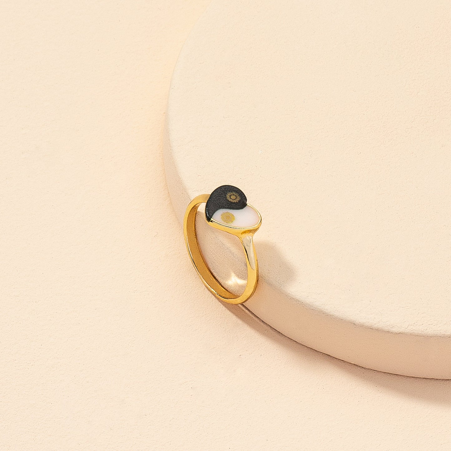 Europe & America's Favorite Heart Print Ring: Gold Geometric Cross-Border Instagram Ring for Women