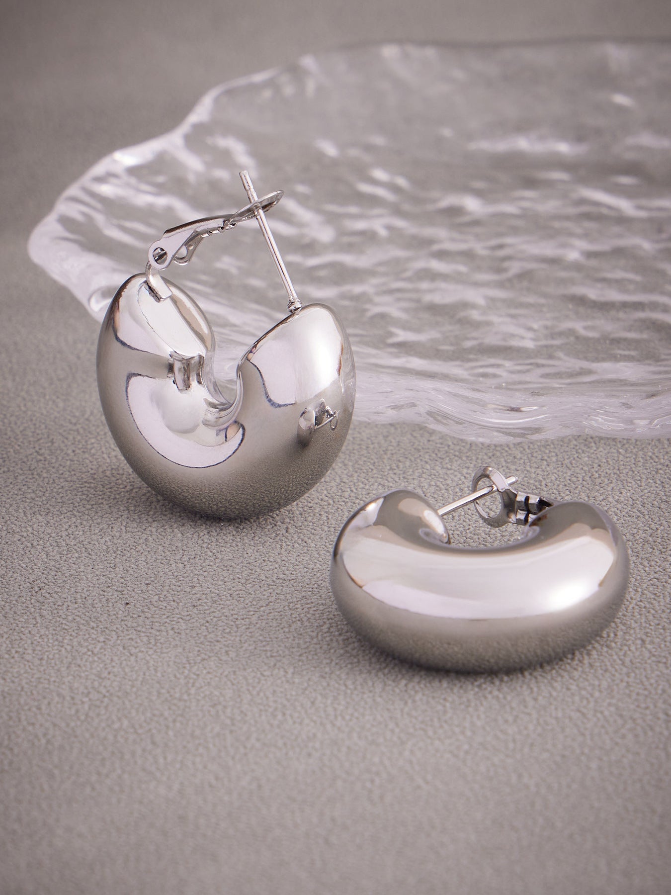 Planderful C Shaped Earrings For Fashion Lovers 18K Gold