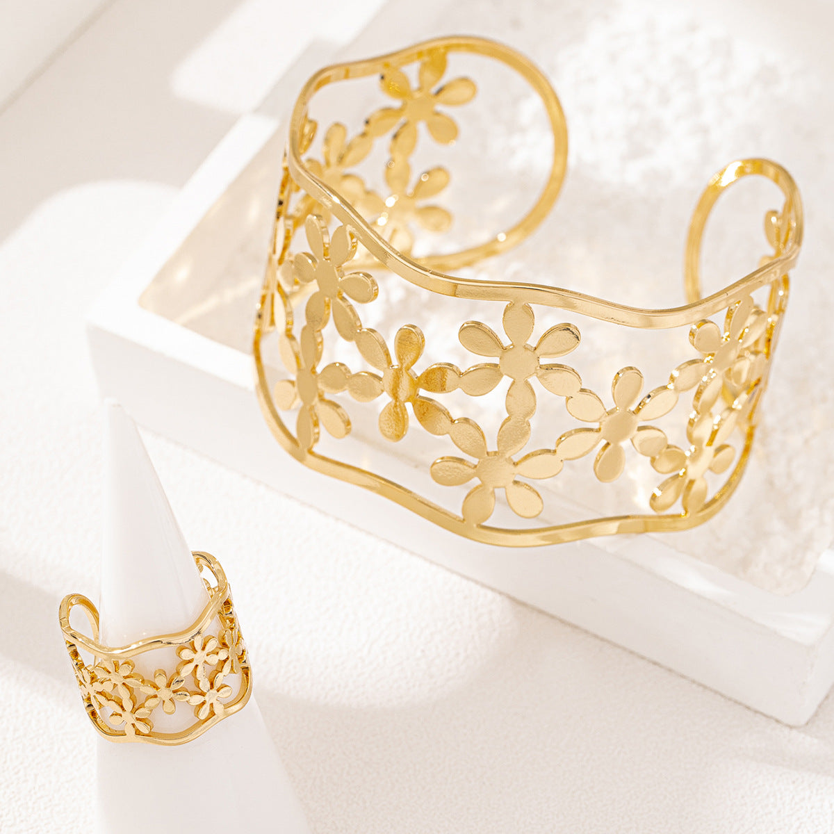 Fashion Metal Hollow Flower Bracelet Ring Set for Women